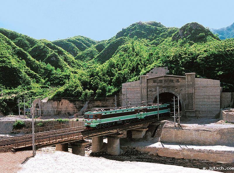 大秦铁路军都山隧道